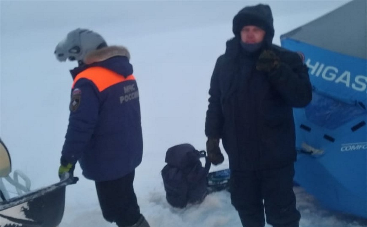 Рыбаков-любителей спасли на юге Сахалина