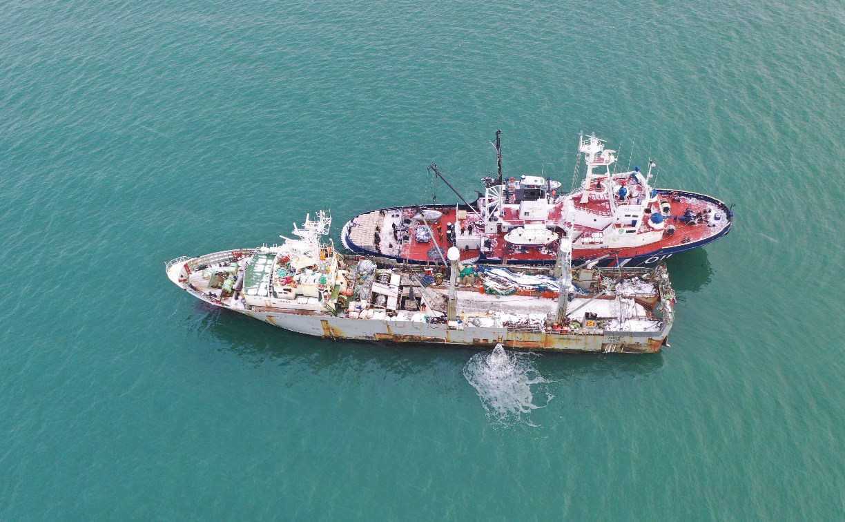 Больше 200 тонн незаконно добытой продукции нашли на сахалинском судне