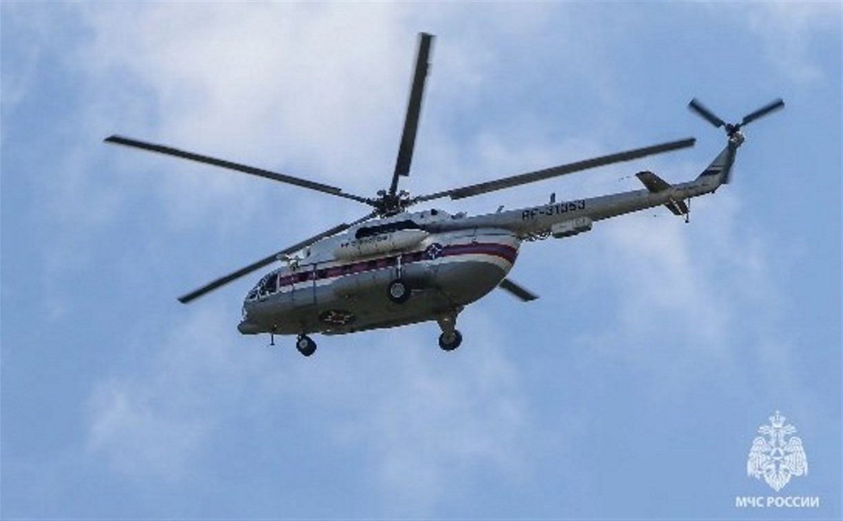 На Сахалине с вертолёта нашли унесённые потоком контейнерные дома - туристов там нет