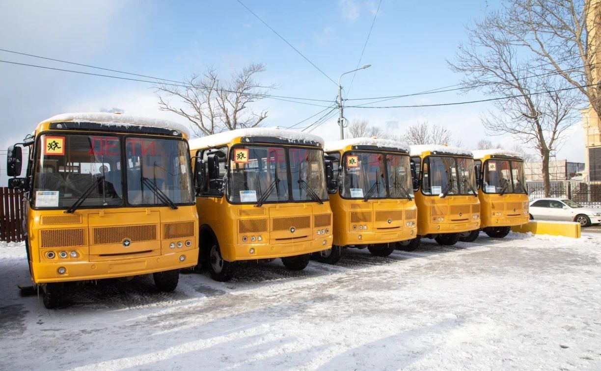 Районы Сахалинской области получили школьные автобусы