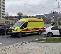 Экстренные службы съехались к месту ДТП на перекрёстке в Южно-Сахалинске
