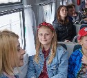 Образовательный поезд принял на борт юных сахалинцев и их родителей