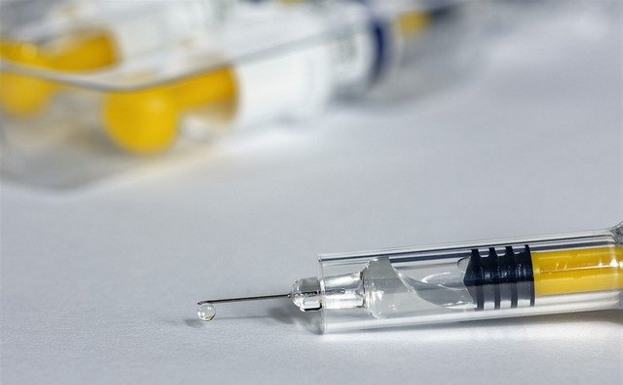 Вакцинировать россиян из групп риска от COVID-19 хотят начать в августе