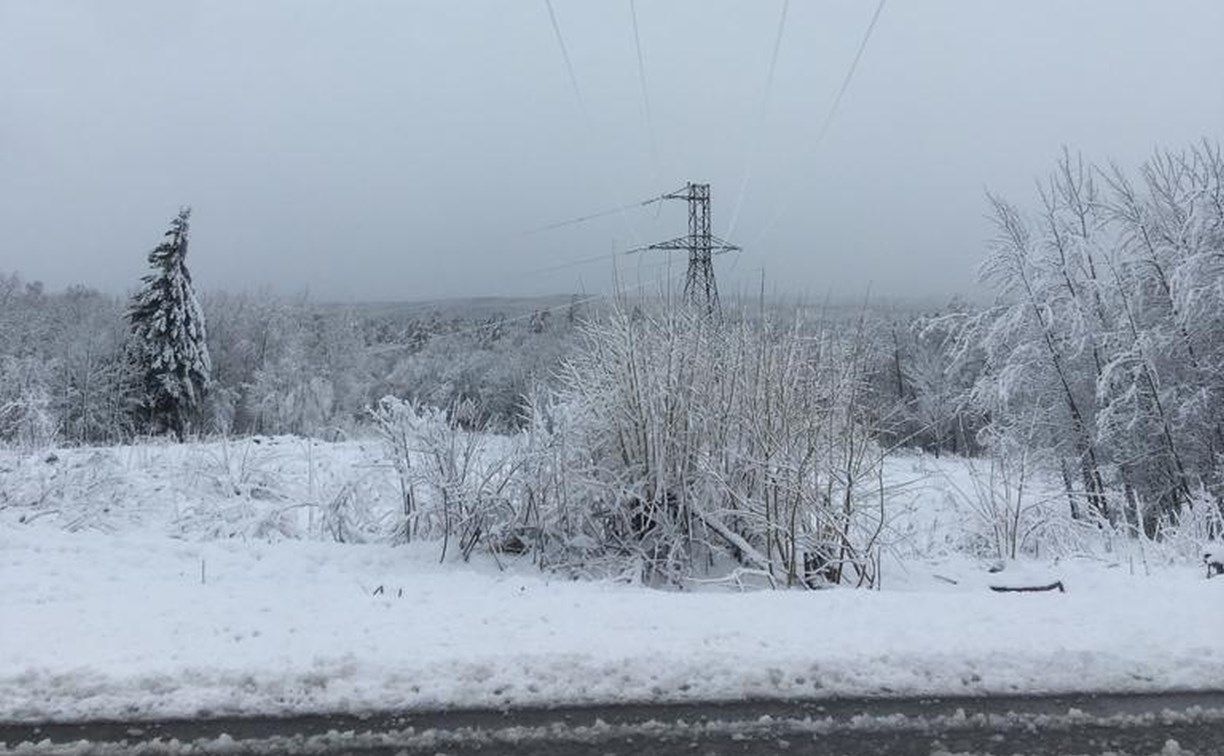 Циклон со снегом лишил электричества три района Сахалина
