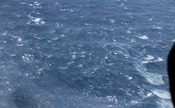 В районе пропажи судов в Охотском море найден спасательный плот