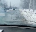 Дорога на улице 1905 года в Южно-Сахалинске убивает ходовки машин