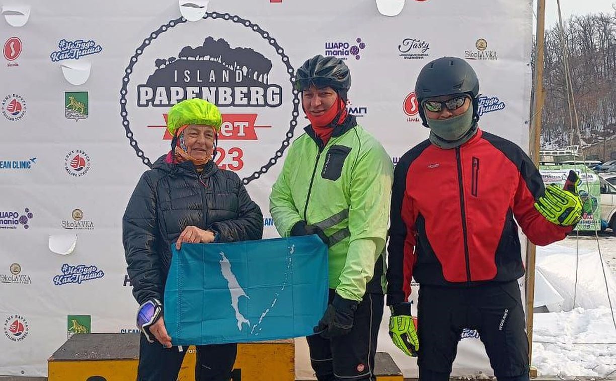 "Ехала 6 километров через боль": сахалинка заняла третье место в экстремальном морском ледовом велоралли