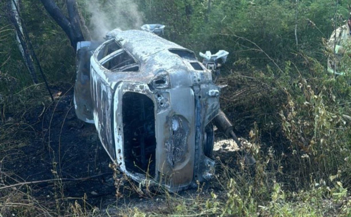 Женщина пострадала в ДТП со сгоревшим автомобилем в Поронайском районе Женщина пострадала в ДТП со сгоревшим автомобилем в Поронайском районе
