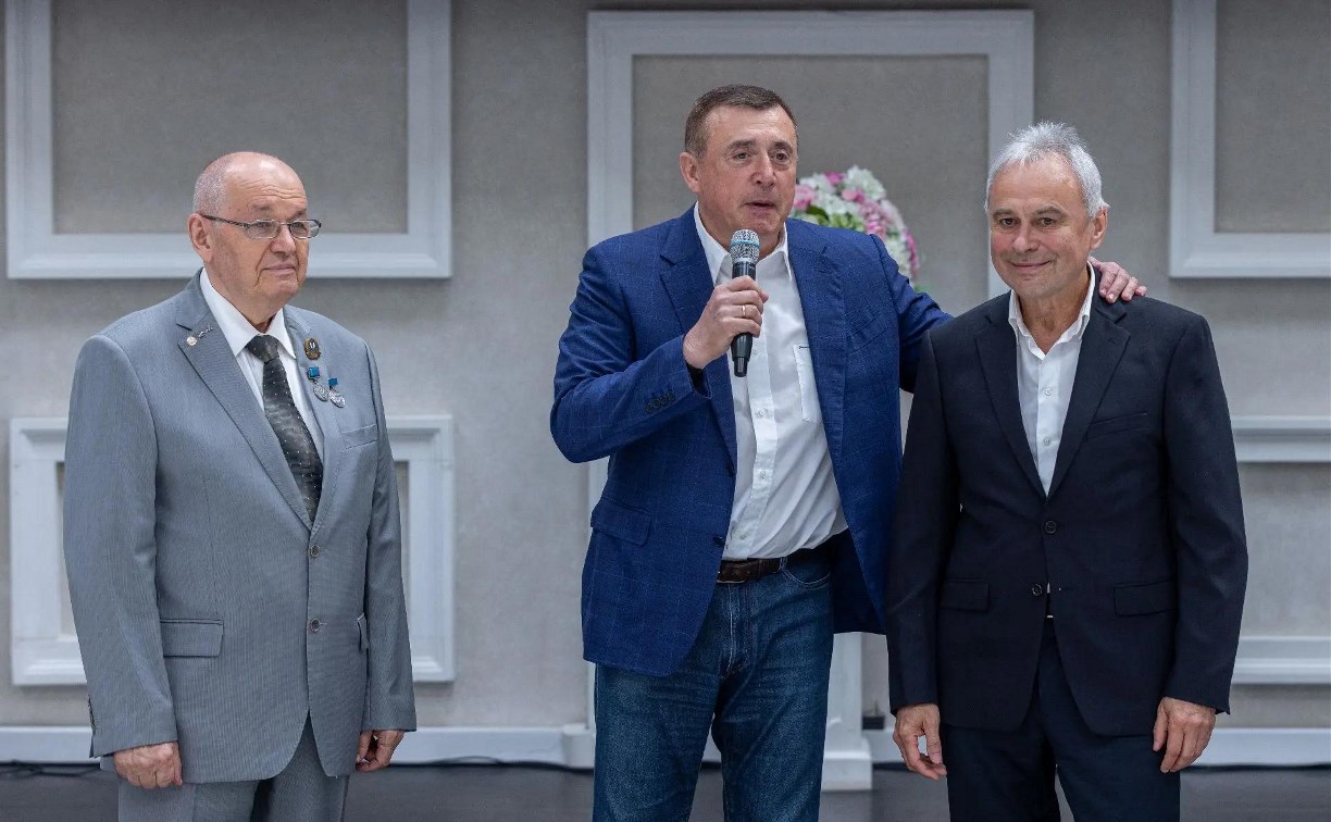 Валерий Лимаренко поздравил сахалинских строителей с профессиональным праздником