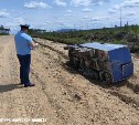В Амурской области пьяный водитель опрокинул вахтовку с 22 людьми внутри