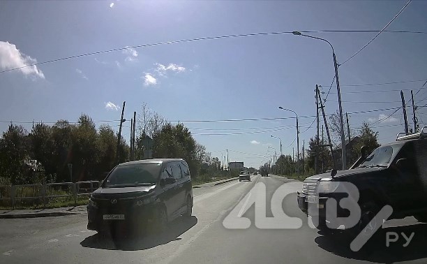 Южносахалинец заподозрил "осеннее обострение" у водителей на улице Железнодорожной