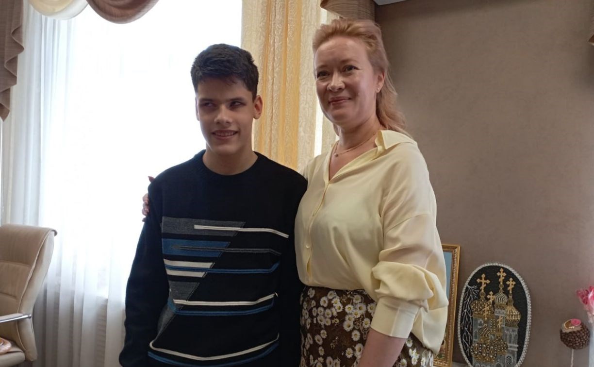 Незрячий школьник взял интервью у министра образования Сахалина