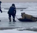 Очевидцы: рыбак при побеге со льда на Сахалине сломал ногу