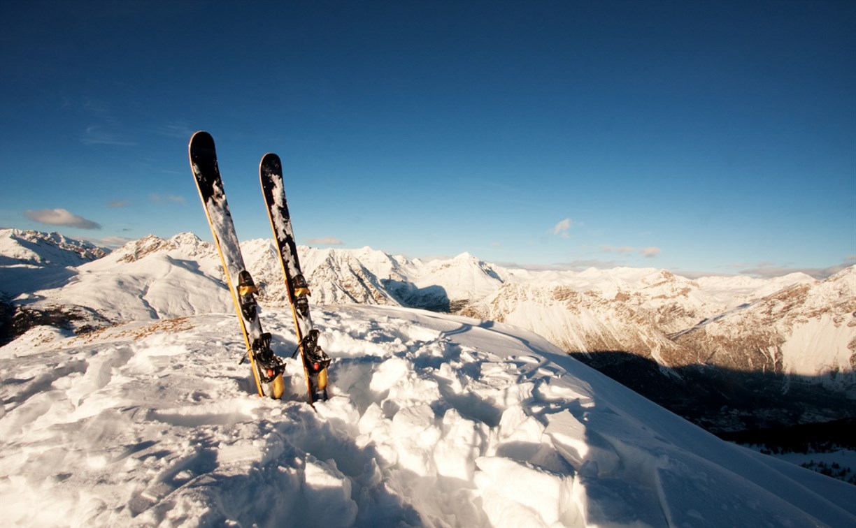 "Вот почему самолёты пустые": туристы с Камчатки шокированы ценой провоза горных лыж на Сахалин