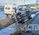Машина всмятку, водитель цел: седан вылетел в кювет в Корсакове