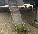 Житель сахалинского села просит разобрать старый пирс, который облюбовали дети
