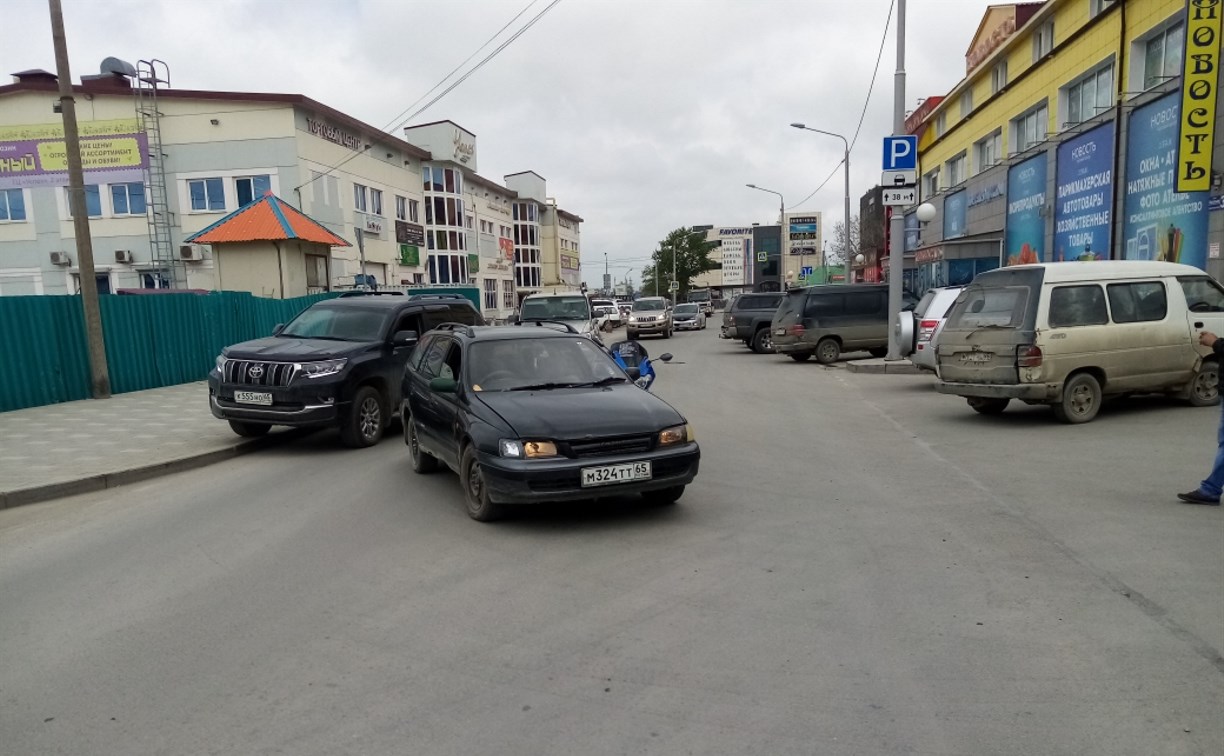 Очевидцев столкновения универсала и мотоцикла ищут в Южно-Сахалинске