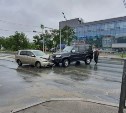 Очевидцев столкновения УАЗ Патриот и Toyota Raum ищут в Южно-Сахалинске