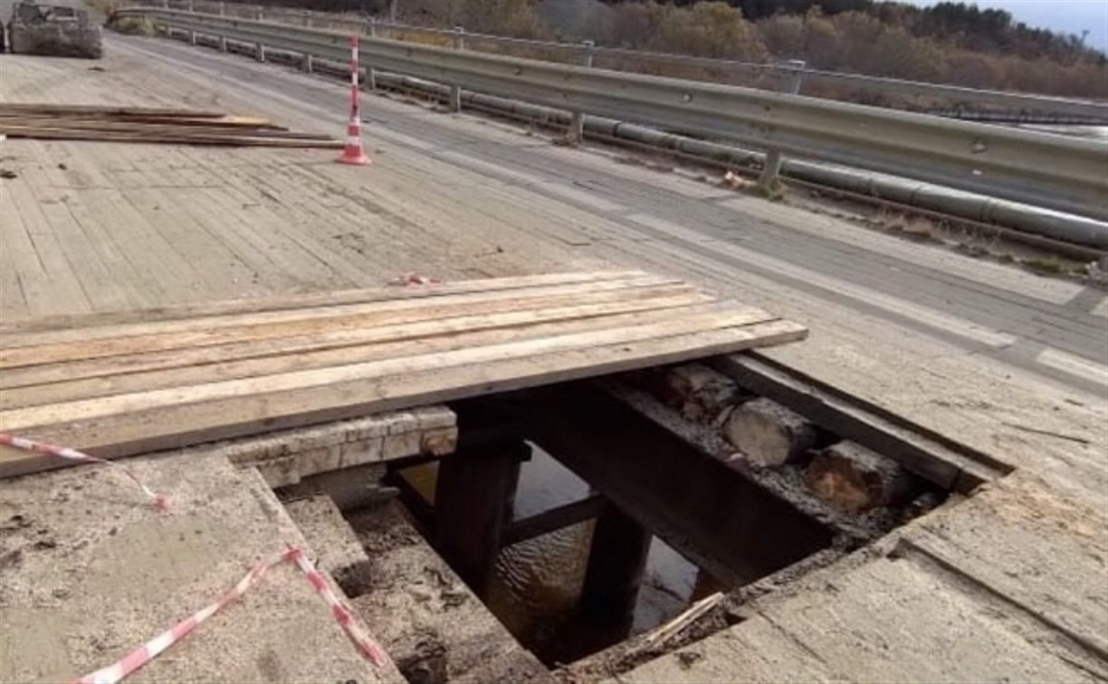 Дыры на гнилом мосту ликвидируют в Красногорске