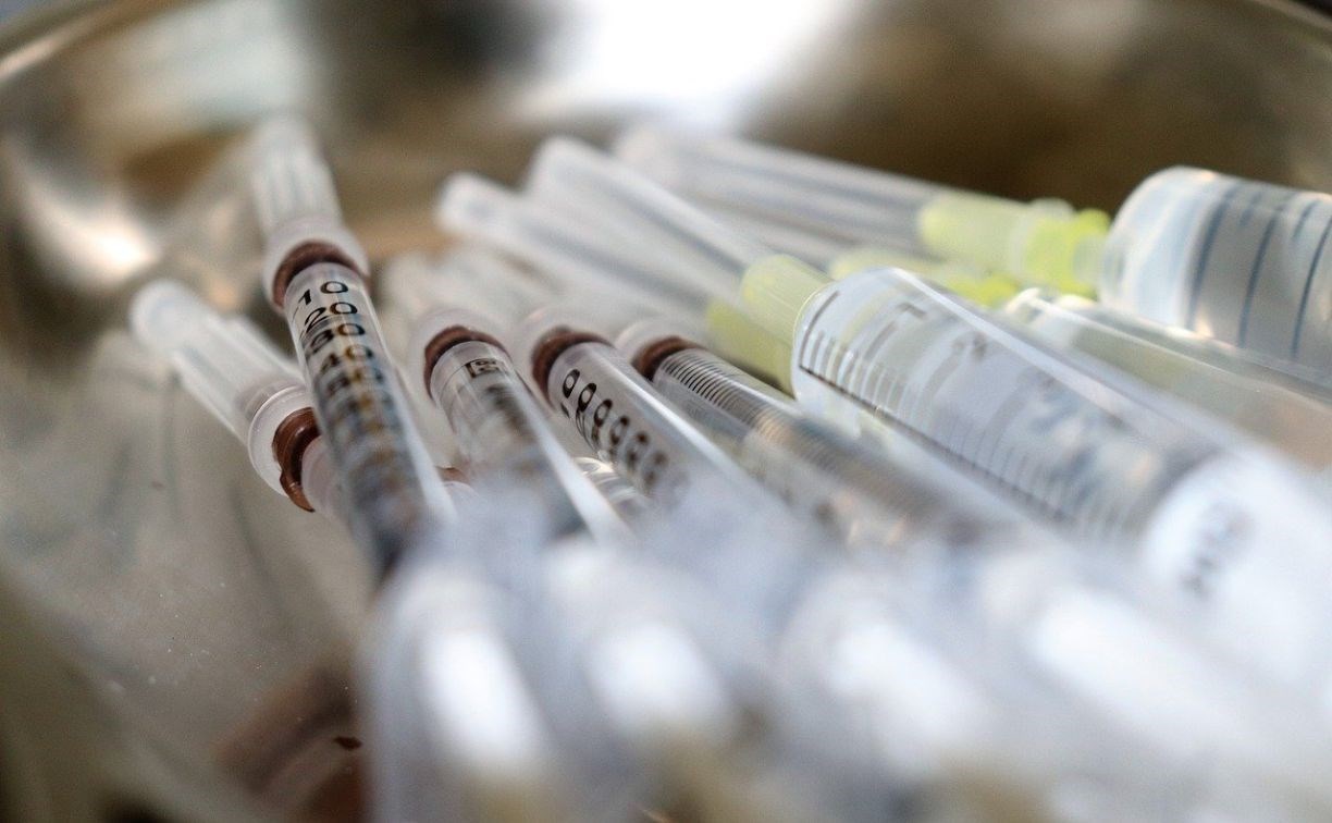 В России утвердили список противопоказаний к прививкам от коронавируса