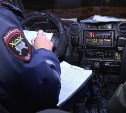 Сахалинские инспекторы поймали двоих иностранцев с фальшивыми правами