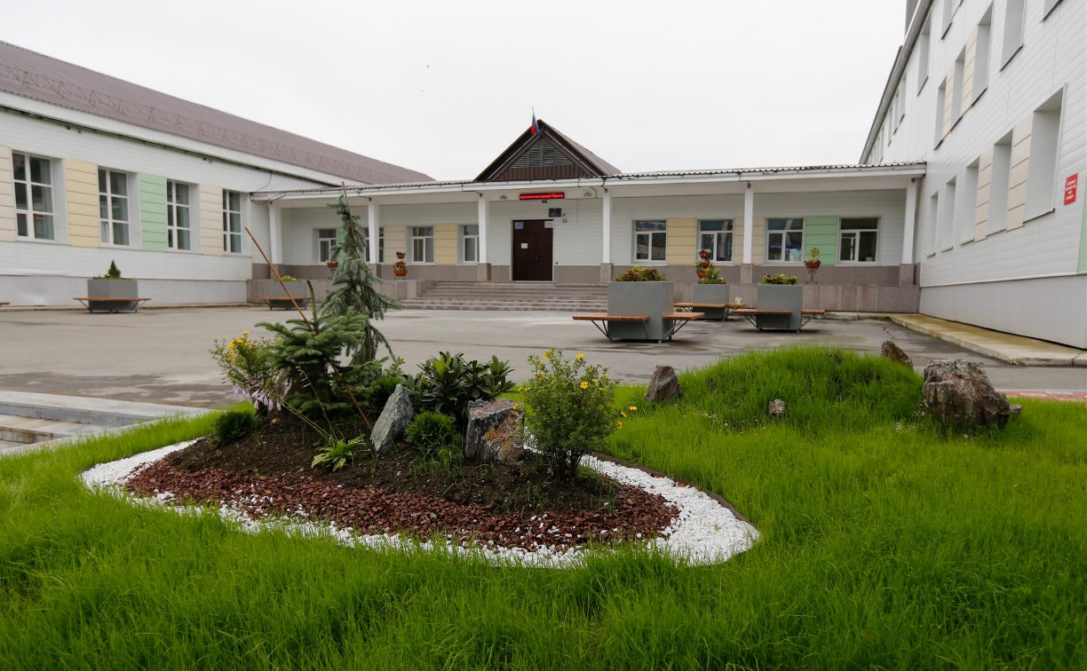 Еще в трёх школах Южно-Сахалинска появятся особые турникеты