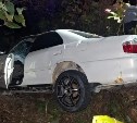 В Анивском районе "Чайзер" вылетел с дороги, пострадали два человека 