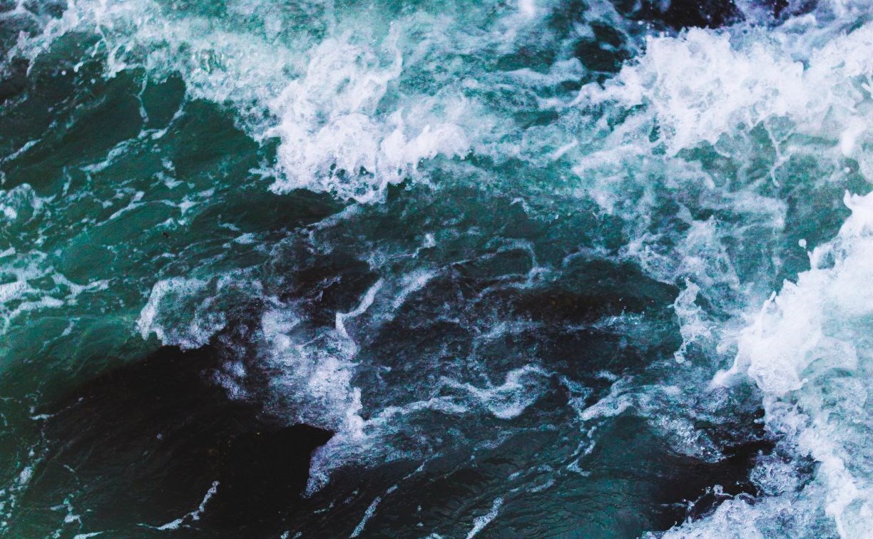 Четырёхметровые волны накроют побережье Сахалина - возможны повреждения