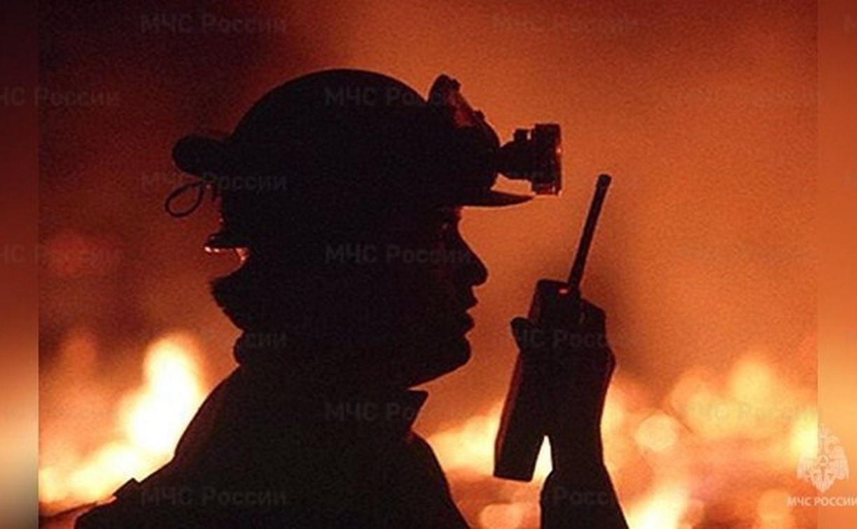 Одна минута потребовалась пожарным, чтобы начать тушить горящий дом в Крабозаводском