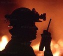 Одна минута потребовалась пожарным, чтобы начать тушить горящий дом в Крабозаводском
