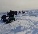 "Ну всё, приплыли": сахалинских рыбаков оторвало на льду, на место выехали спасатели 