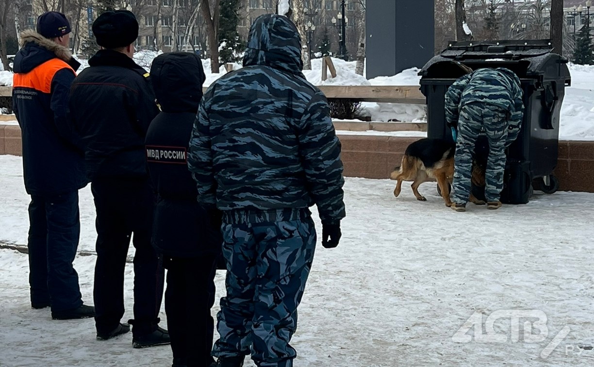 Оперативные службы Южно-Сахалинска съехались на площадь Ленина