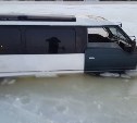 В реке Поронай утонул микроавтобус