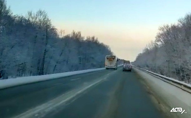 "Иду 120 - не могу догнать": водитель автобуса Южно-Сахалинск - Шахтёрск дал жару на трассе