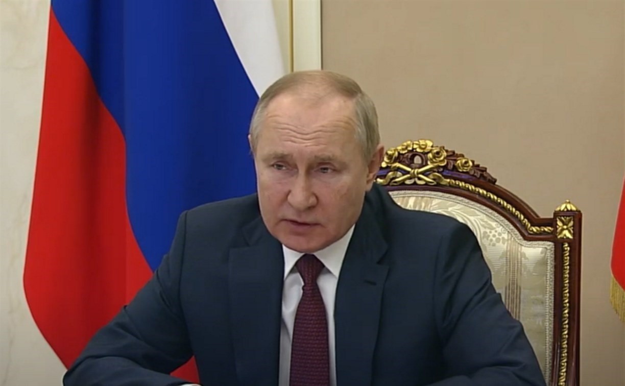 Путин подписал закон о запрете мигрантам с судимостью жить в России