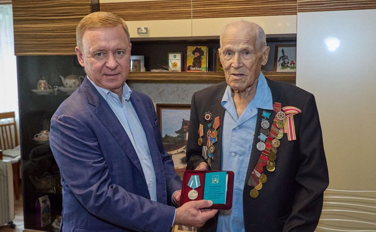 Люблю жизнь, люблю трудиться": сахалинский ветеран Вячеслав Гаврилов принимает поздравления с Днем Победы