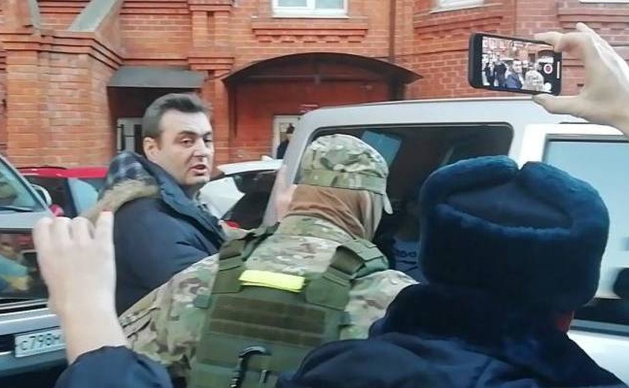 Обвиняемого в растлении ребёнка приморского депутата от КПРФ освободили из-под стражи