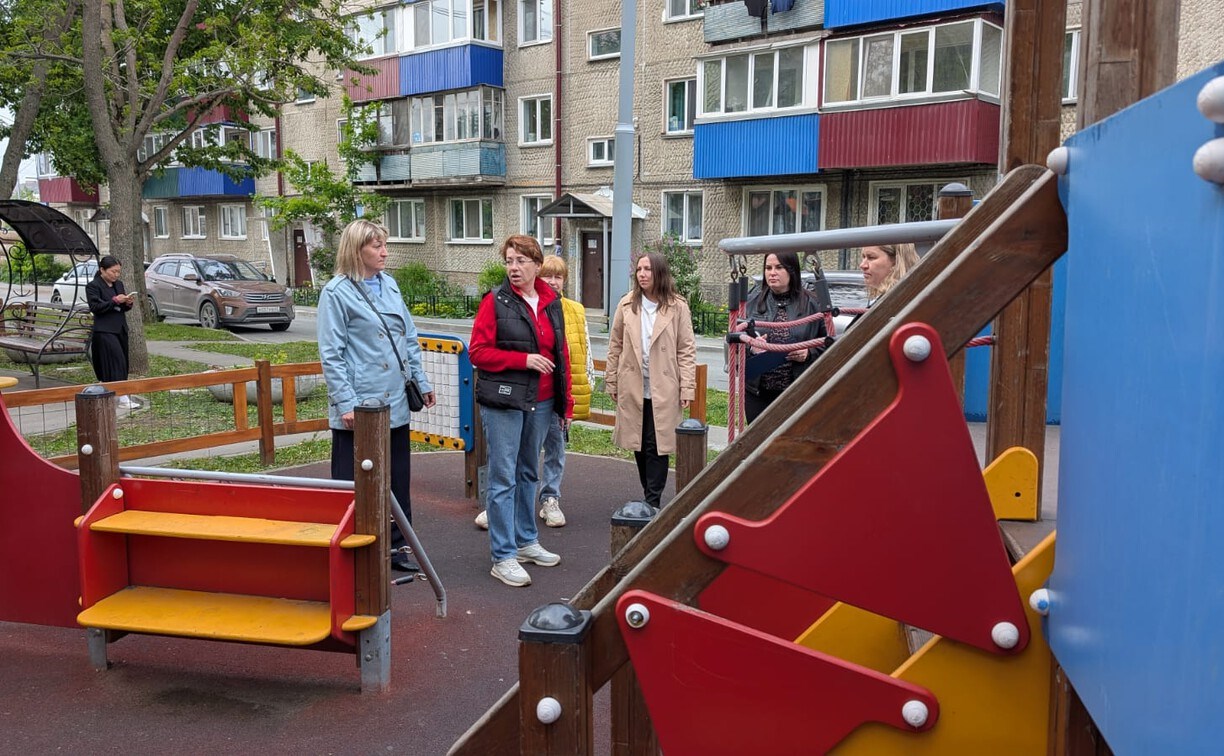 В Южно-Сахалинске проверили соблюдение стандарта уборки дворов