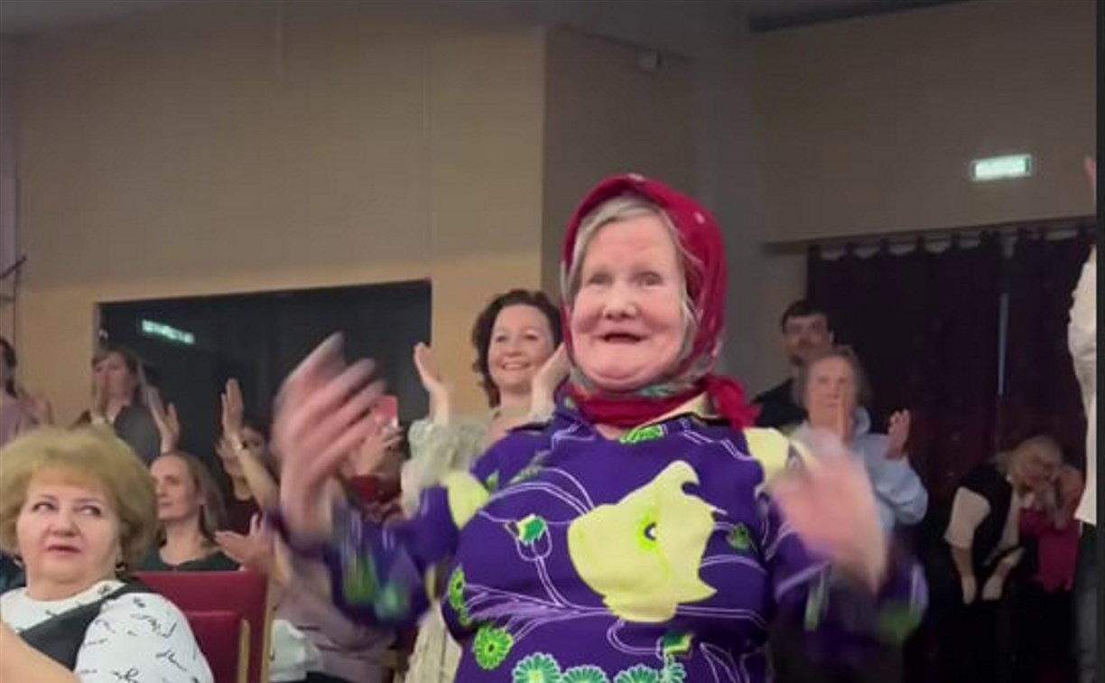 Знаменитая диско-бабушка побывала на концерте сахалинского певца Ярослава Сумишевского