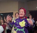 Знаменитая диско-бабушка побывала на концерте сахалинского певца Ярослава Сумишевского