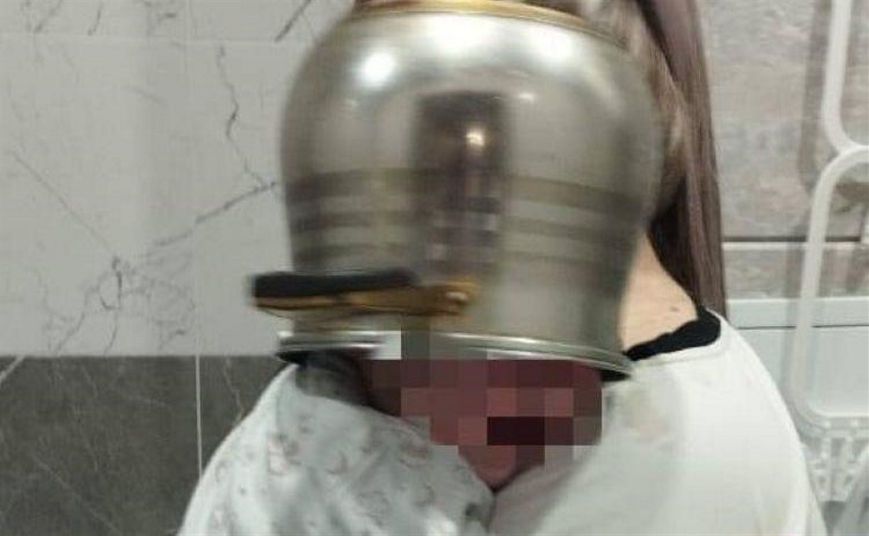 Двухлетний малыш в Находке застрял головой в кастрюле