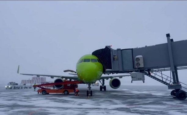 В Южно-Сахалинск в метель приземлился рейс S7 из Новосибирска