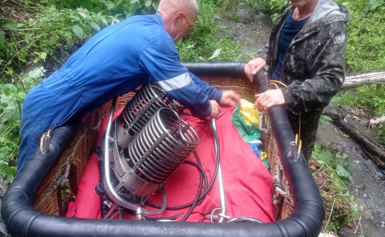 На Сахалине продолжается операция по спасению воздушного шара