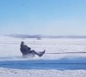 Сахалинцы в выходные дни катались по замёрзшему озеру на авто и покрышках