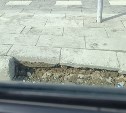 В Южно-Сахалинске часть пешеходной зоны "решила сбежать" 