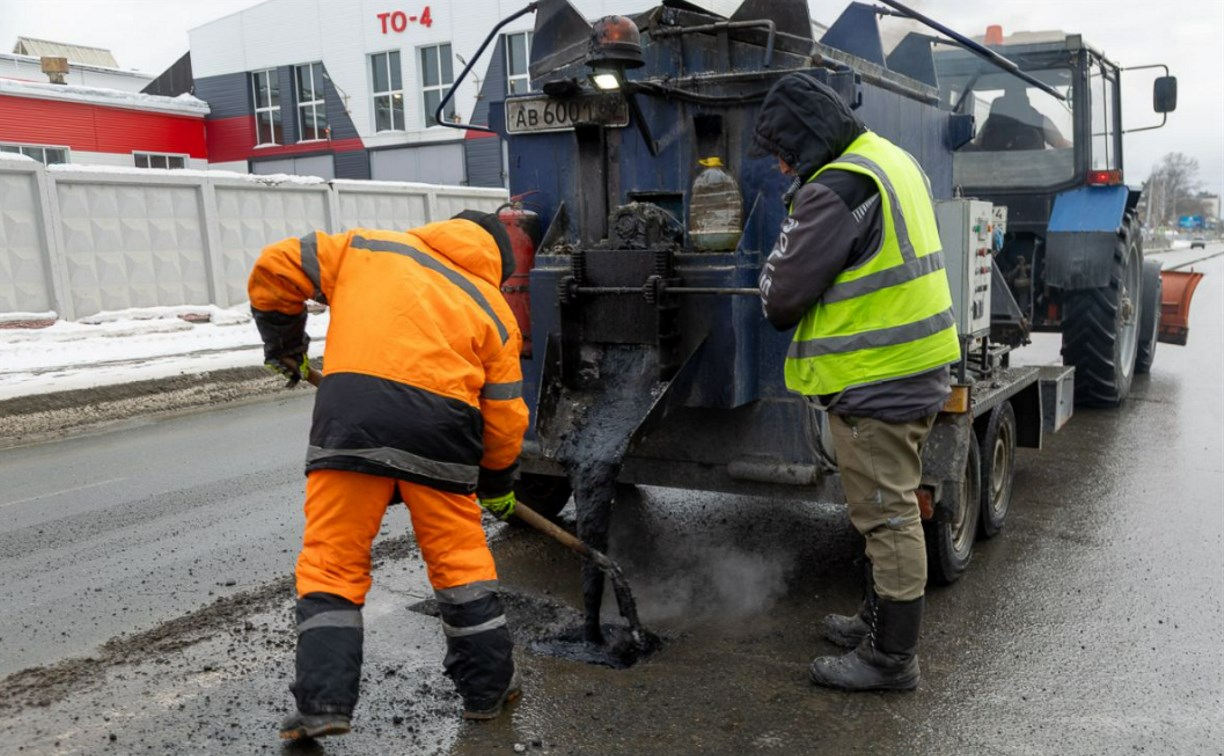 750 квадратных метров дорожного полотна восстановлено в Южно-Сахалинске с начала года 