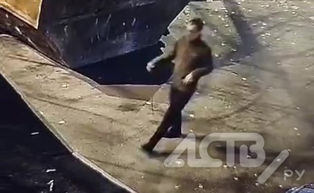 Поцарапал кузов и снял "реснички": в Южно-Сахалинске неизвестный повредил два "Лексуса"