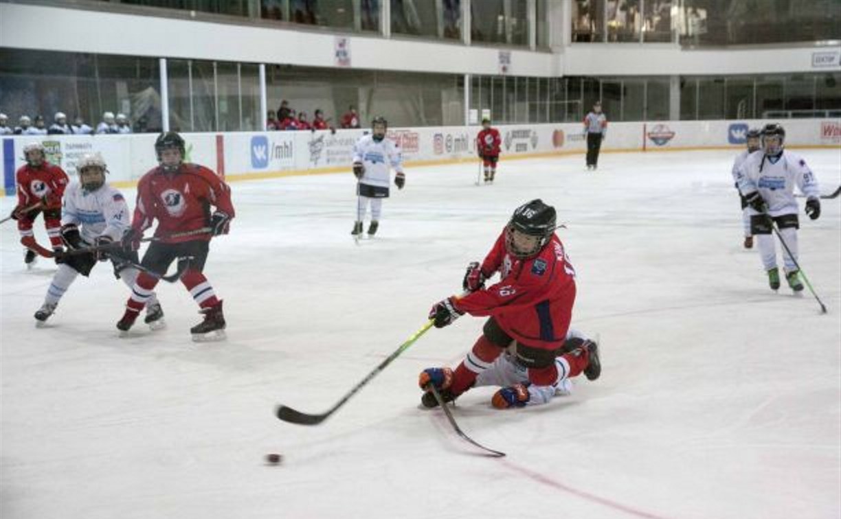 11 хоккейных команд Южно-Сахалинска сразились в турнире "Золотая шайба"