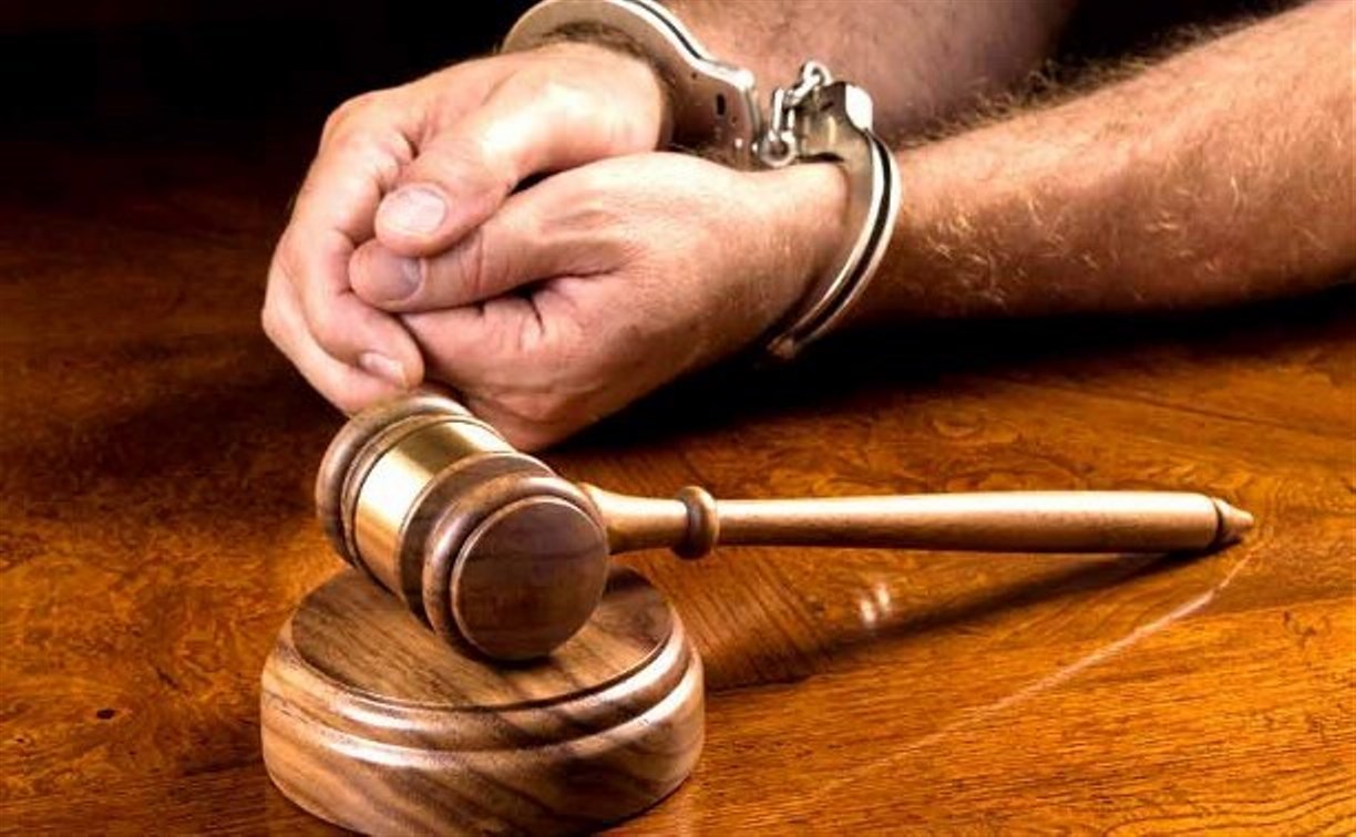 Одно преступление и двое обвиняемых - за расправу и угон осудили жителей Долинского района