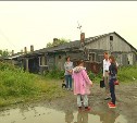 На три семьи из деревянного барака в Южно-Сахалинске выделили по переселению одну квартиру 